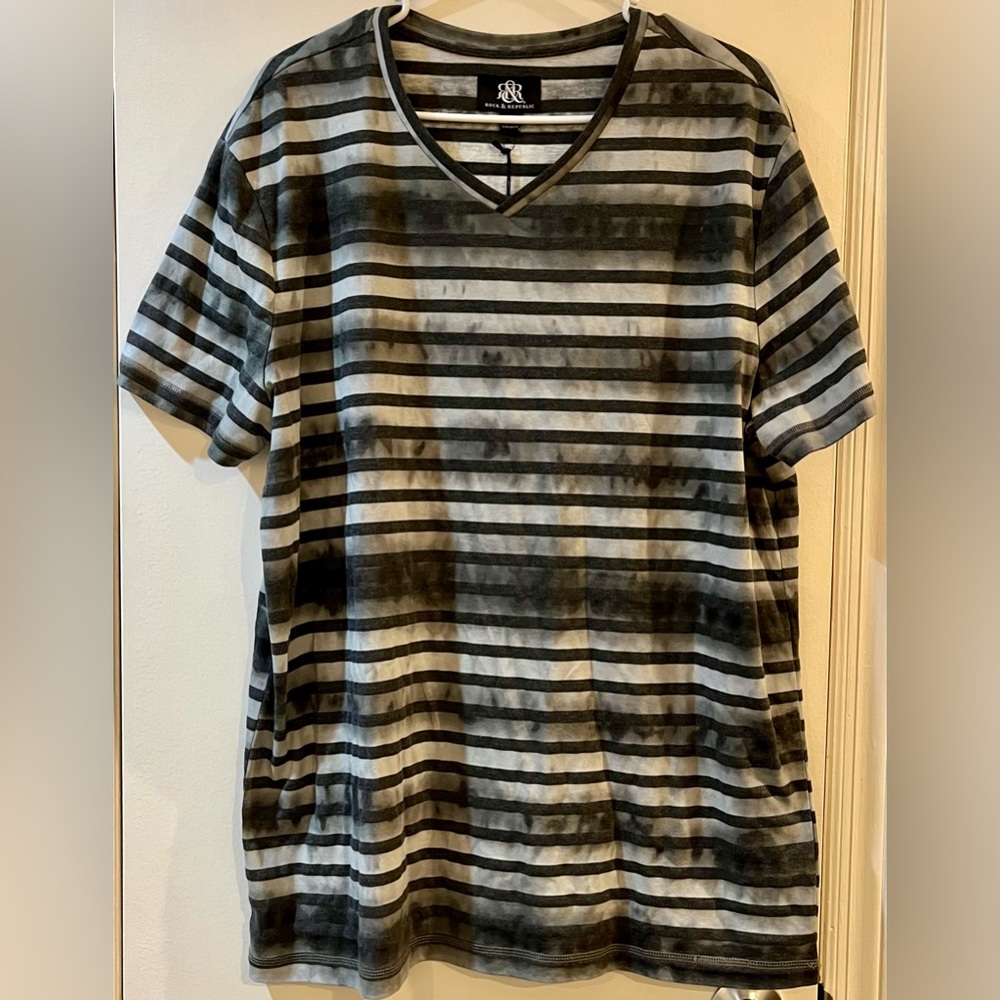 ROCK & REPUBLIC Men’s NWT Gray V-neck Tie Dye Striped Cotton T-shirt Size: XL